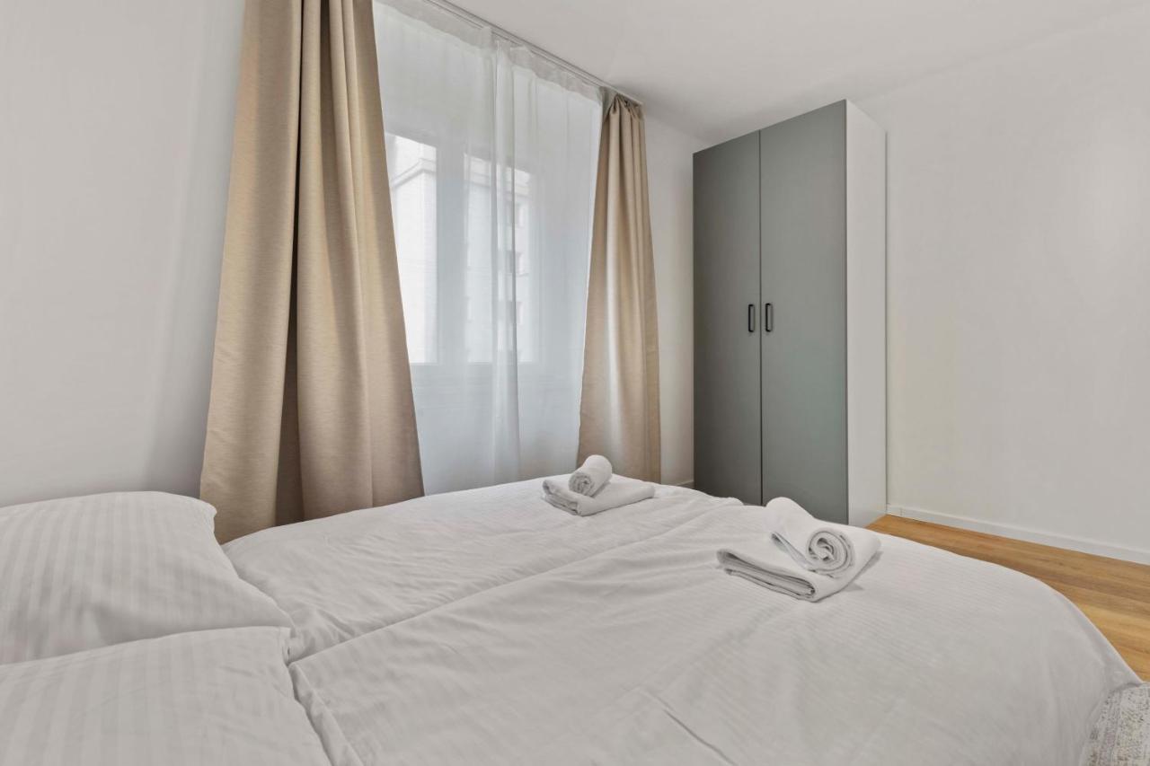 2 Bedroom Apt Steps To Nivy Station Bratislava Exterior foto