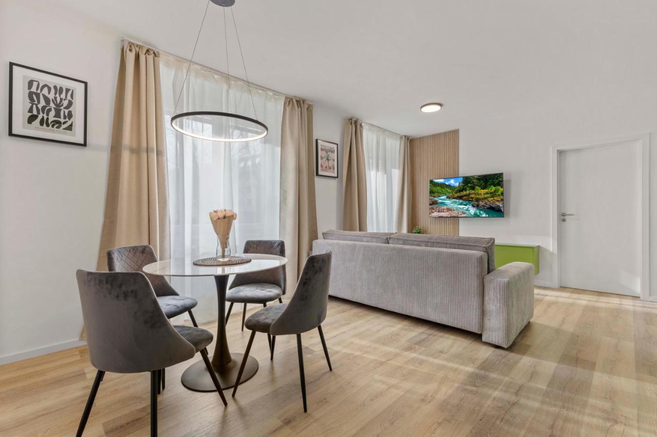 2 Bedroom Apt Steps To Nivy Station Bratislava Exterior foto