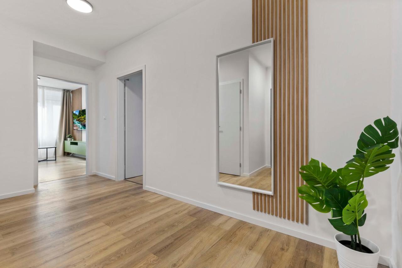 2 Bedroom Apt Steps To Nivy Station Bratislava Exterior foto